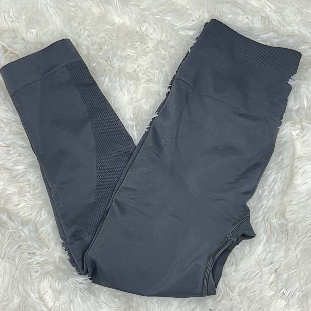 Lululemon Zone in crop Seamless Legging